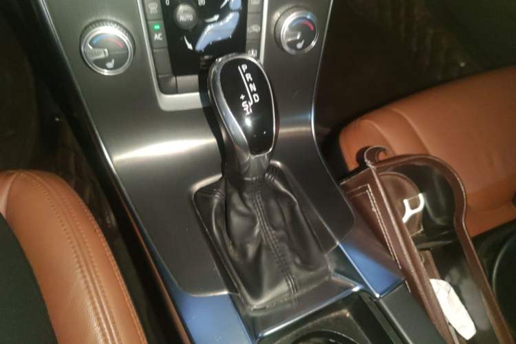 Used Volvo S60 2014 S60L T5 Intelligent Drive Edition Gear Lever