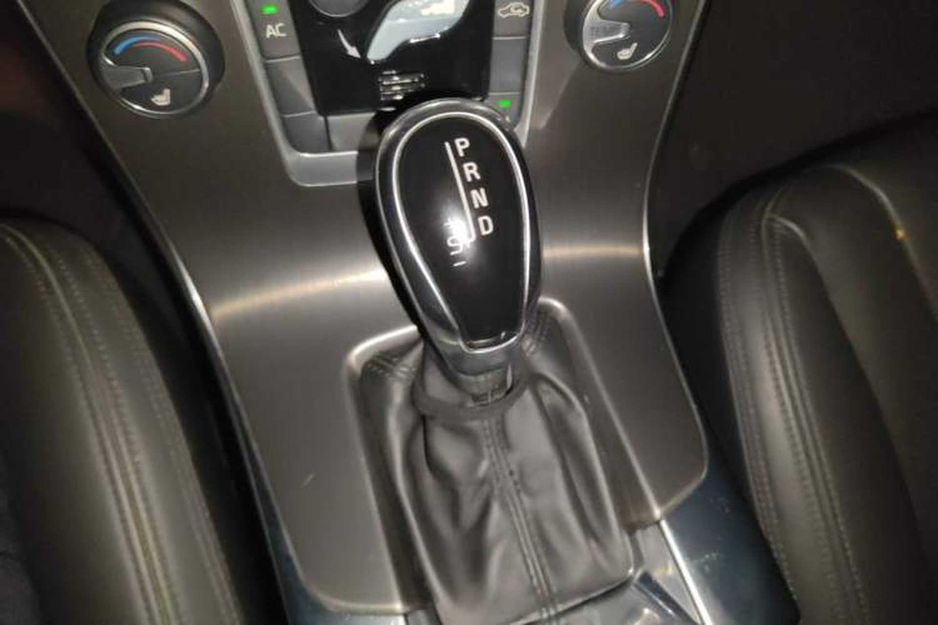 Used Volvo S60 2014 S60L 2.0T Zhiyuan Edition Gear Lever