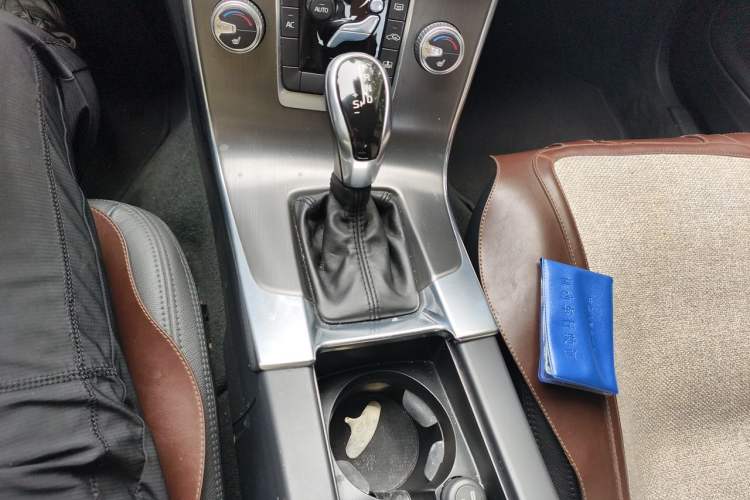 Used Volvo S60 2014 S60L T5 Intelligent Drive Edition Gear Lever