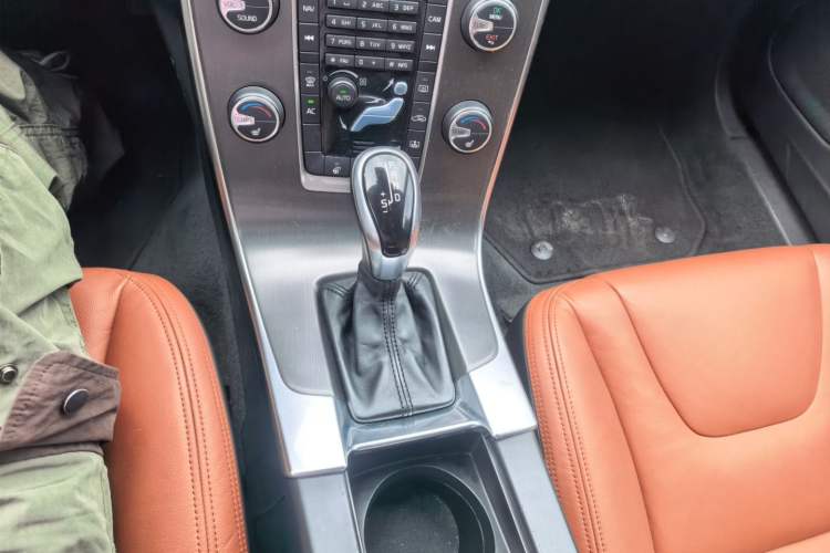 Used Volvo S60 2014 S60L T5 Smart Upgrade Edition Gear Lever