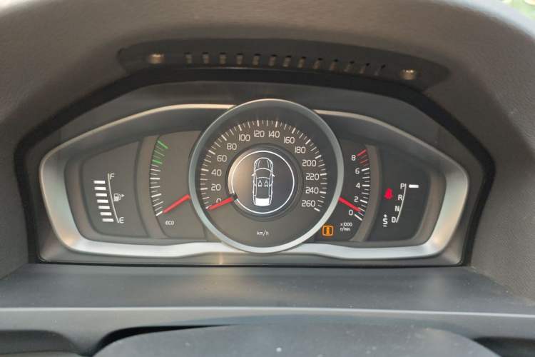 Used Volvo S60 2014 S60L 2.0T Zhiyuan Edition Instrument Cluster