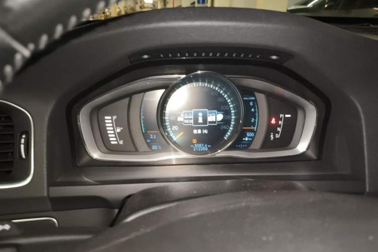 Used Volvo S60 2014 S60L T5 Intelligent Drive Edition Instrument Cluster