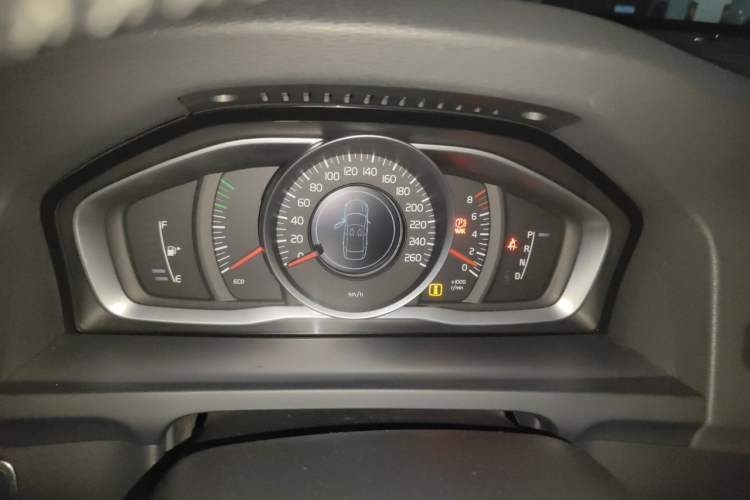 Used Volvo S60 2014 S60L 2.0T Zhiyuan Edition Instrument Cluster