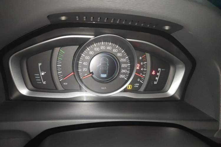 Used Volvo S60 2014 S60L 2.0T Zhiyuan Edition Instrument Cluster