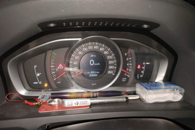 Used Volvo S60 2014 S60L 2.0T Zhiyuan Edition Instrument Cluster