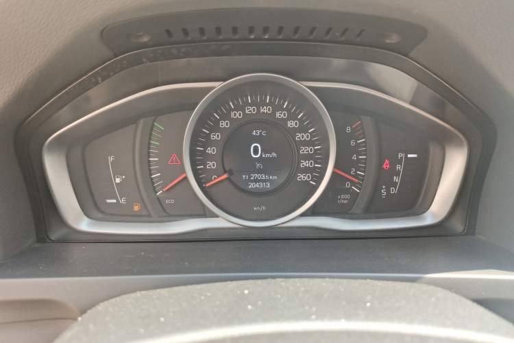Used Volvo S60 2014 S60L 2.0T Zhiyuan Edition Instrument Cluster