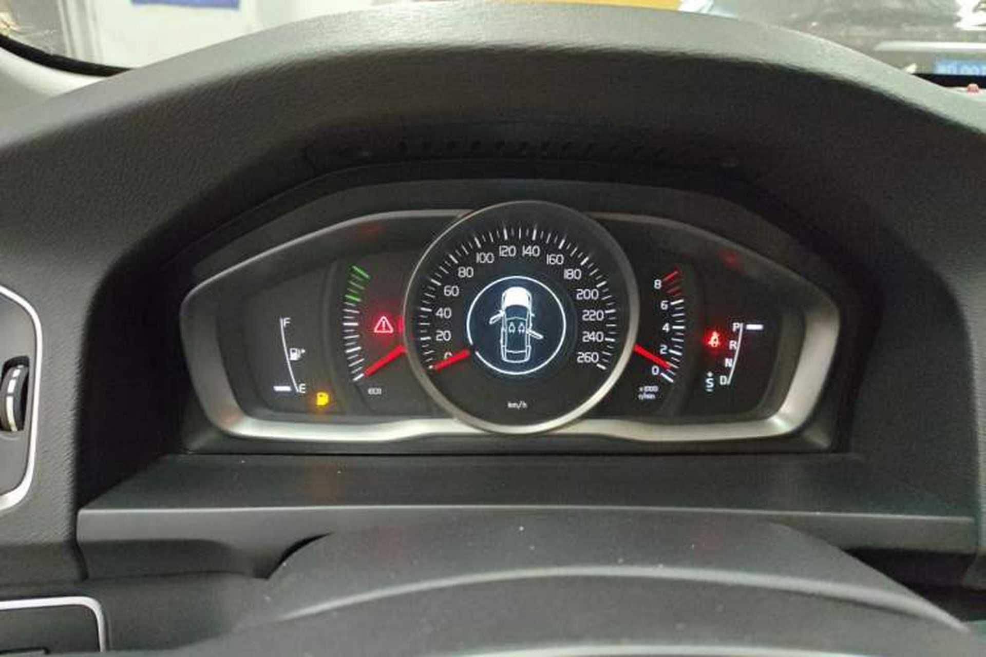 Used Volvo S60 2014 S60L 2.0T Zhiyuan Edition Instrument Cluster