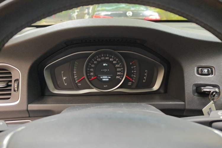 Used Volvo S60 2014 S60L 2.0T Zhiyuan Edition Instrument Cluster