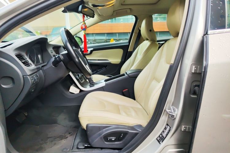 Used Volvo S60 2014 S60L 2.0T Zhiyuan Edition Left Front Seat