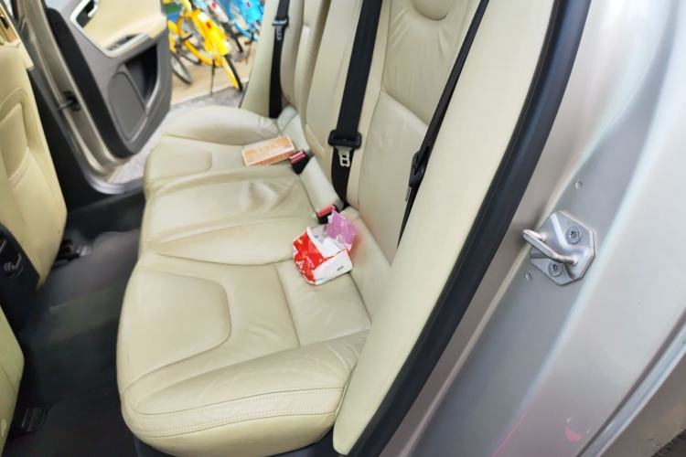 Used Volvo S60 2014 S60L 2.0T Zhiyuan Edition Left Rear Seat