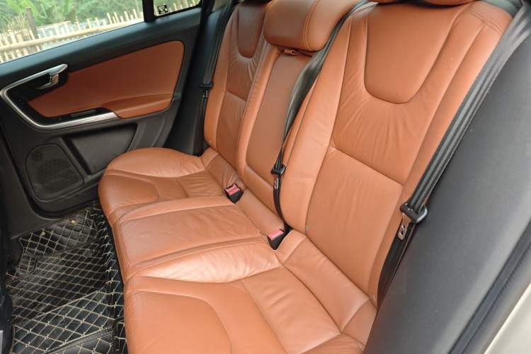 Used Volvo S60 2014 S60L 2.0T Zhiyuan Edition Left Rear Seat