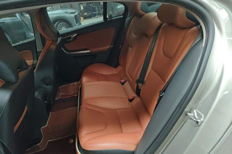 Used Volvo S60 2014 S60L 2.0T Zhiyuan Edition Left Rear Seat