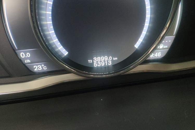 Used Volvo S60 2014 S60L T5 Intelligent Drive Edition Odometer Close Up