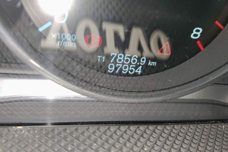 Used Volvo S60 2014 S60L T5 Intelligent Drive Edition Odometer Close Up