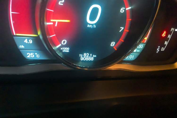 Used Volvo S60 2014 S60L T5 Intelligent Drive Edition Odometer Close Up