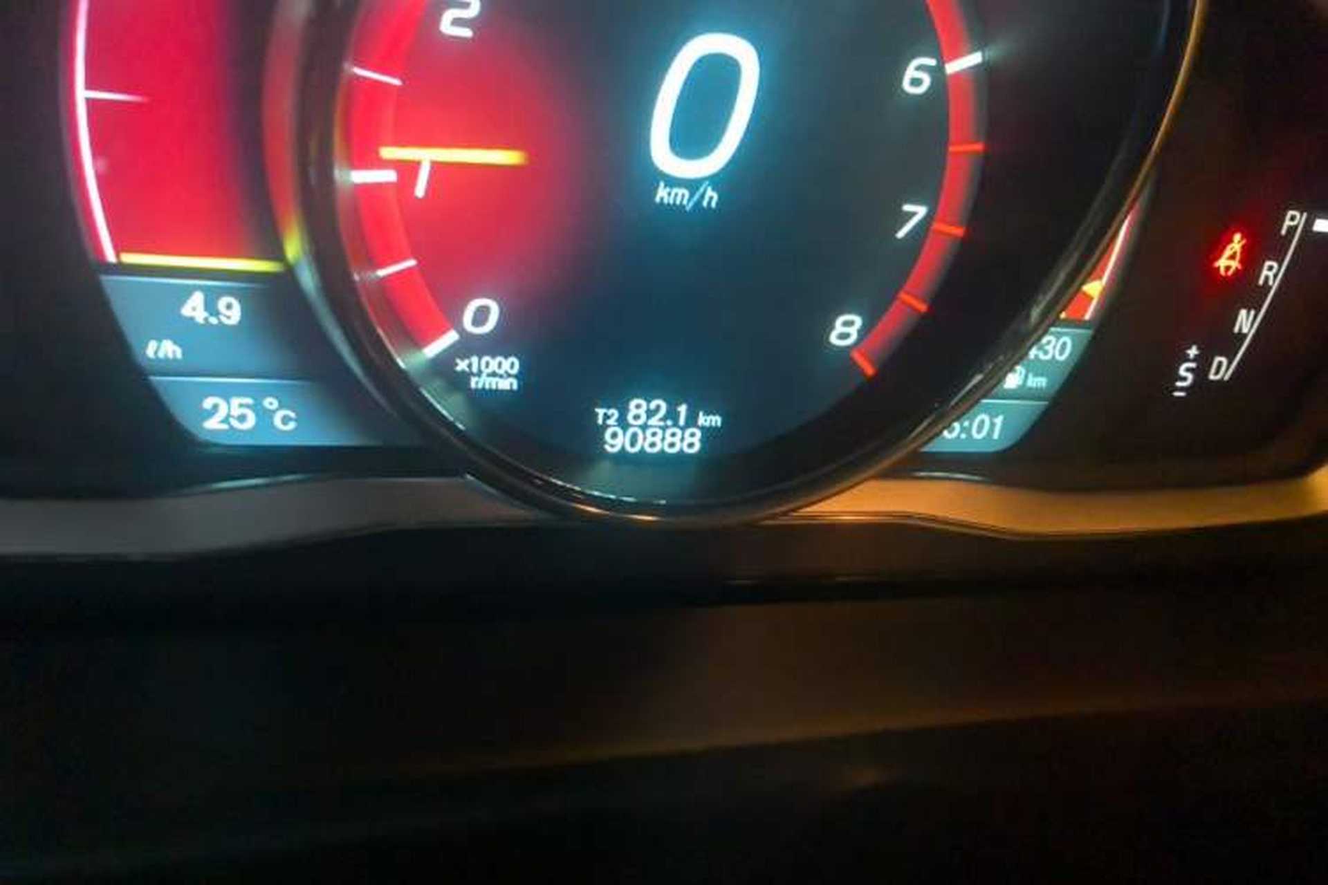 Used Volvo S60 2014 S60L T5 Intelligent Drive Edition Odometer Close Up