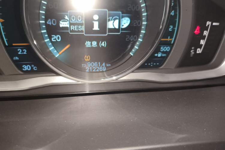 Used Volvo S60 2014 S60L T5 Intelligent Drive Edition Odometer Close Up