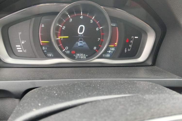 Used Volvo S60 2014 S60L T5 Smart Upgrade Edition Odometer Close Up
