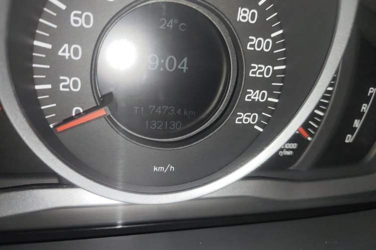 Used Volvo S60 2014 S60L 2.0T Zhiyuan Edition Odometer Close Up