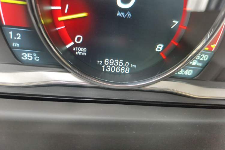 Used Volvo S60 2014 S60L T5 Intelligent Drive Edition Odometer Close Up