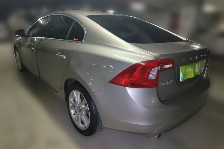 Used Volvo S60 2014 S60L 2.0T Zhiyuan Edition Rear Left 45 Deg