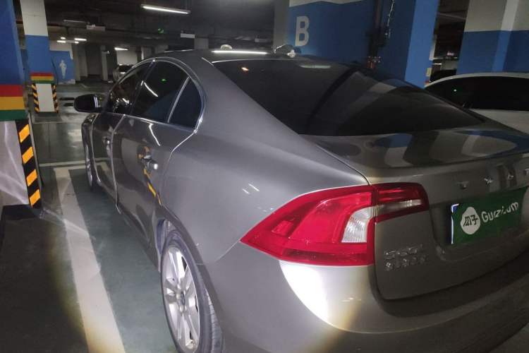 Used Volvo S60 2014 S60L 2.0T Zhiyuan Edition Rear Left 45 Deg