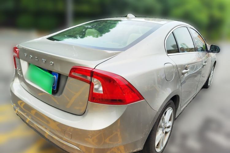 Used Volvo S60 2014 S60L 2.0T Zhiyuan Edition Rear Right 45 Deg