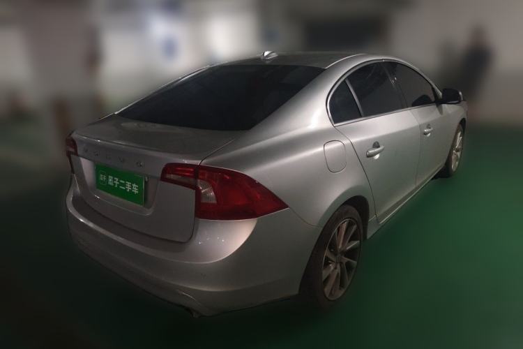 Used Volvo S60 2014 S60L 2.0T Zhiyuan Edition Rear Right 45 Deg