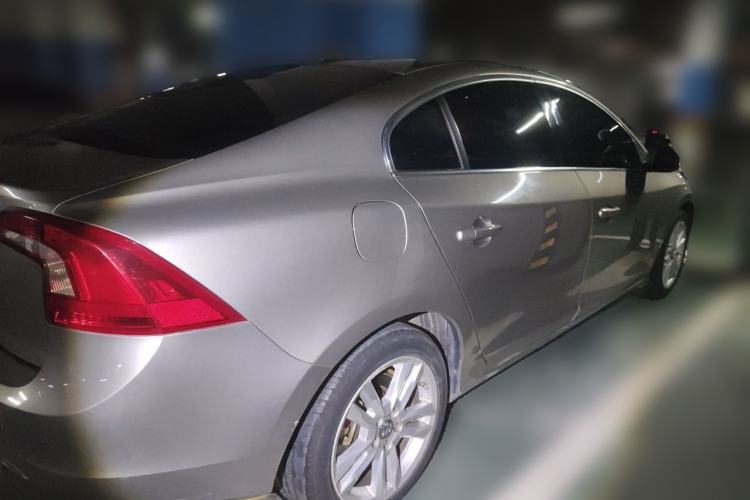 Used Volvo S60 2014 S60L 2.0T Zhiyuan Edition Rear Right 45 Deg