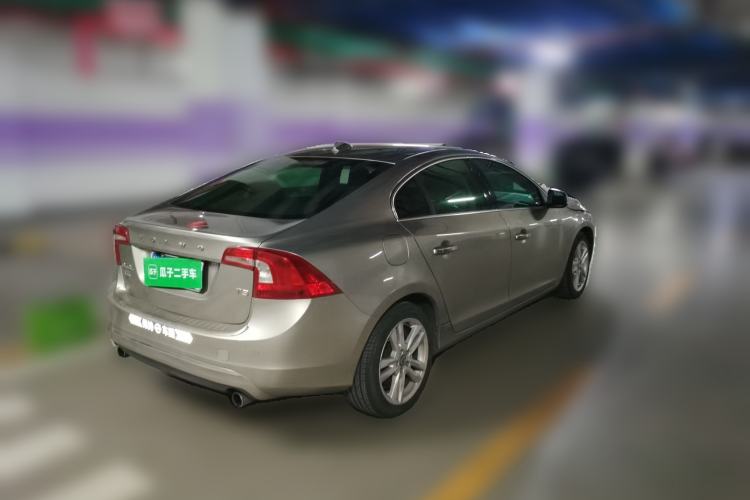 Used Volvo S60 2014 S60L 2.0T Zhiyuan Edition Rear Right 45 Deg