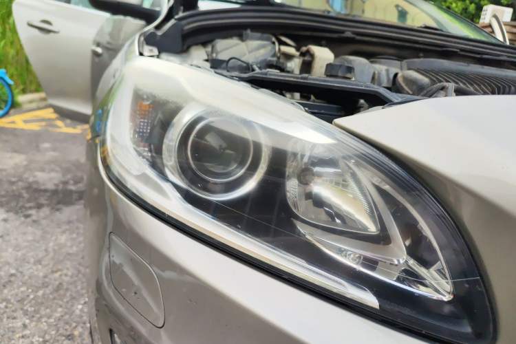 Used Volvo S60 2014 S60L 2.0T Zhiyuan Edition Right Front Headlight