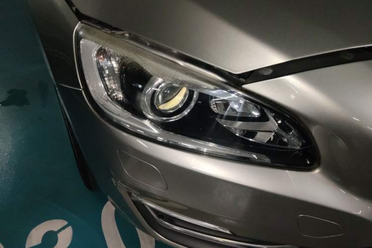 Used Volvo S60 2014 S60L T5 Intelligent Drive Edition Right Front Headlight