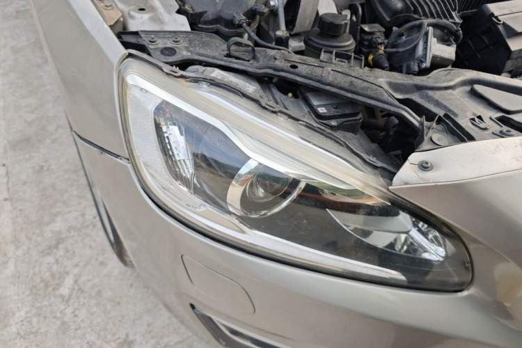 Used Volvo S60 2014 S60L 2.0T Zhiyuan Edition Right Front Headlight