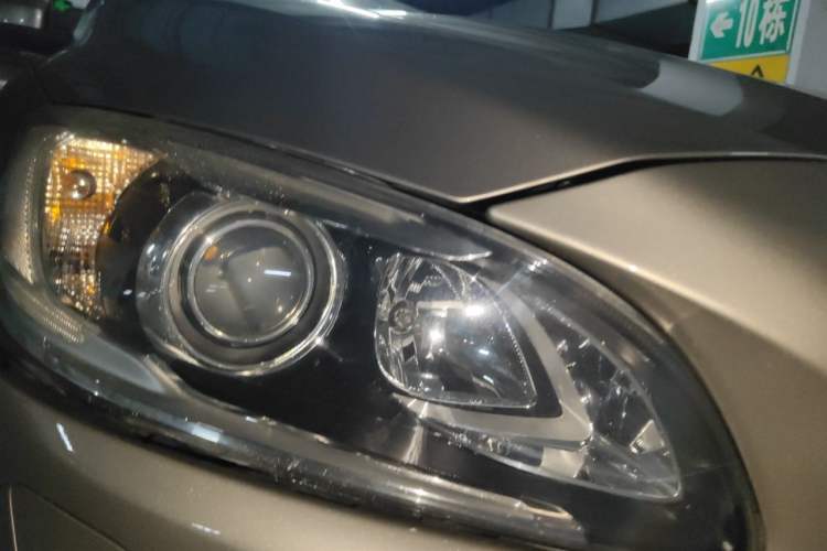 Used Volvo S60 2014 S60L 2.0T Zhiyuan Edition Right Front Headlight