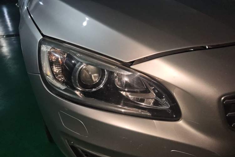 Used Volvo S60 2014 S60L 2.0T Zhiyuan Edition Right Front Headlight