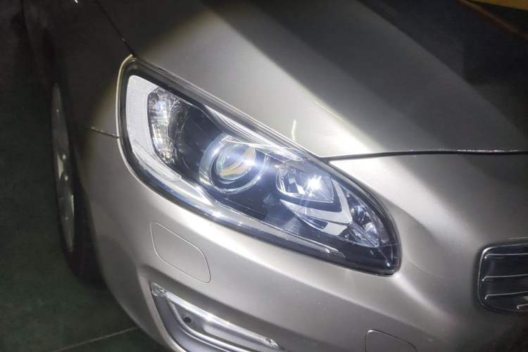 Used Volvo S60 2014 S60L 2.0T Zhiyuan Edition Right Front Headlight