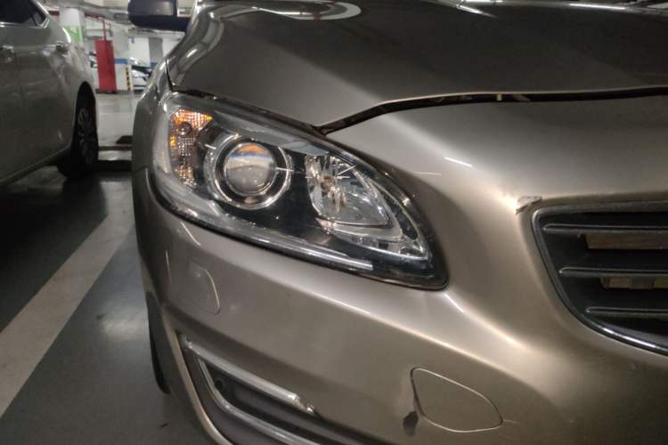 Used Volvo S60 2014 S60L 2.0T Zhiyuan Edition Right Front Headlight