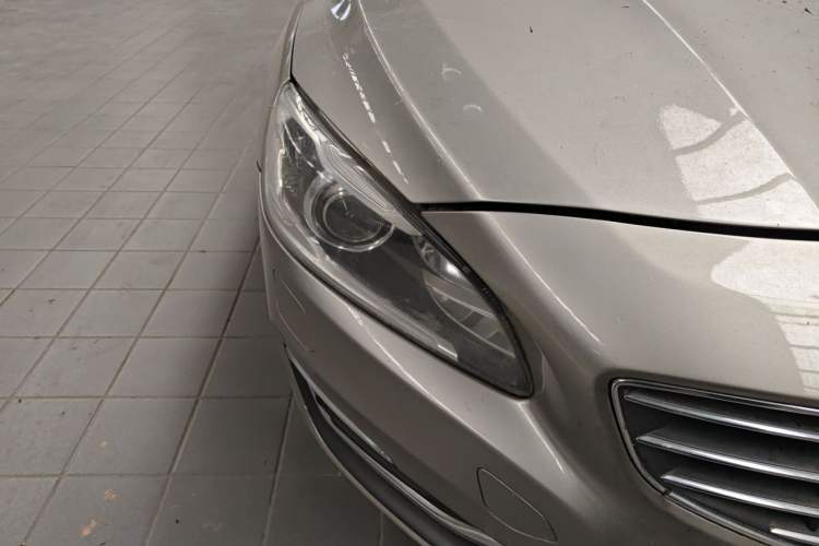 Used Volvo S60 2014 S60L 2.0T Zhiyuan Edition Right Front Headlight