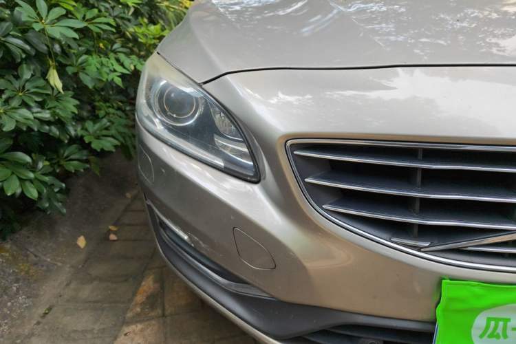 Used Volvo S60 2014 S60L 2.0T Zhiyuan Edition Right Front Headlight