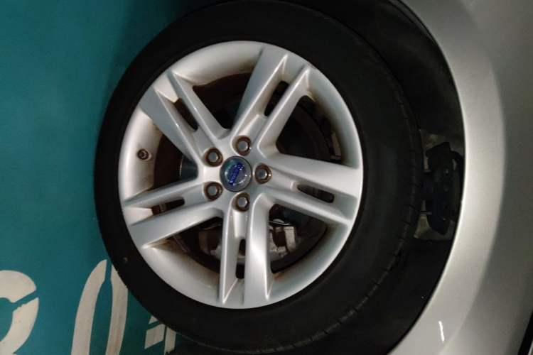Used Volvo S60 2014 S60L T5 Intelligent Drive Edition Right Front Wheel Hub
