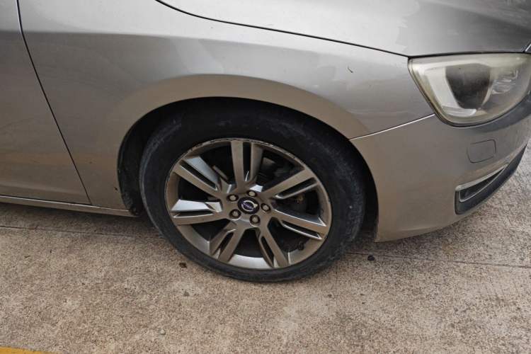 Used Volvo S60 2014 S60L T5 Intelligent Drive Edition Right Front Wheel Hub