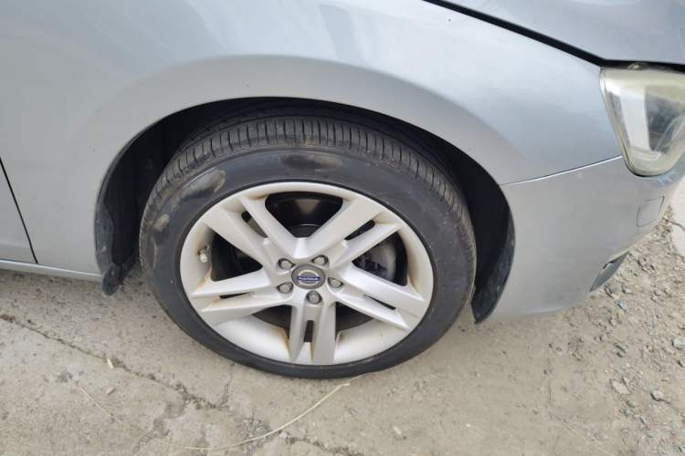 Used Volvo S60 2014 S60L T5 Intelligent Drive Edition Right Front Wheel Hub