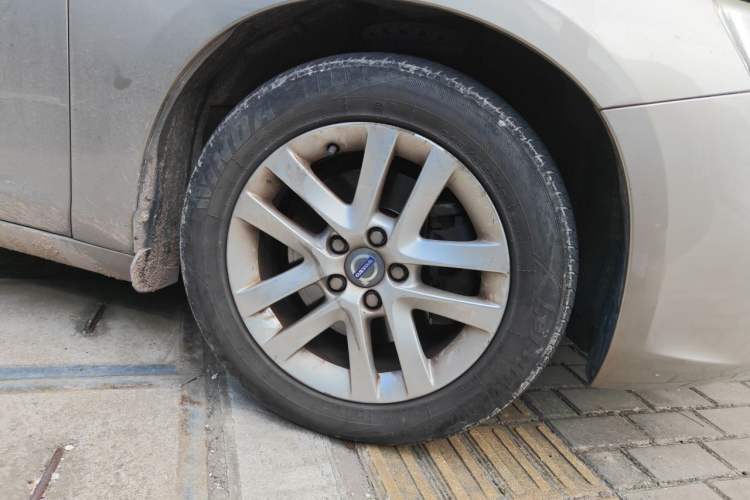 Used Volvo S60 2014 S60L 2.0T Intelligent Upgrade Edition Right Front Wheel Hub