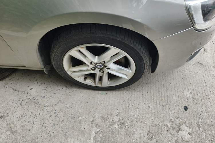 Used Volvo S60 2014 S60L T5 Intelligent Drive Edition Right Front Wheel Hub