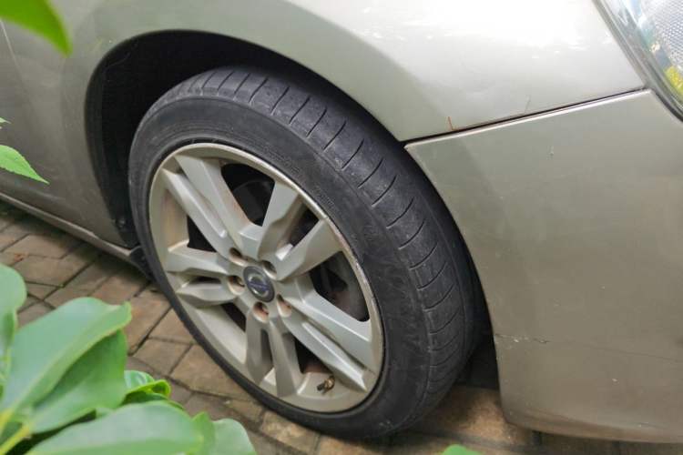 Used Volvo S60 2014 S60L 2.0T Zhiyuan Edition Right Front Wheel Hub