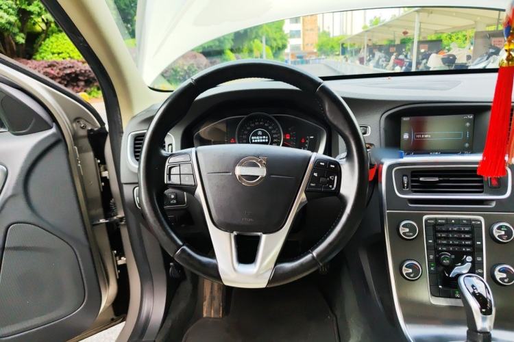 Used Volvo S60 2014 S60L 2.0T Zhiyuan Edition Steering Wheel