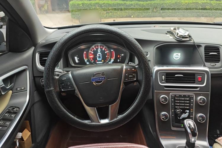Used Volvo S60 2014 S60L T5 Intelligent Drive Edition Steering Wheel
