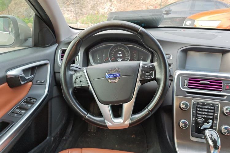 Used Volvo S60 2014 S60L 2.0T Zhiyuan Edition Steering Wheel
