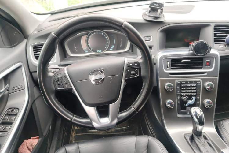 Used Volvo S60 2014 S60L T5 Intelligent Drive Edition Steering Wheel