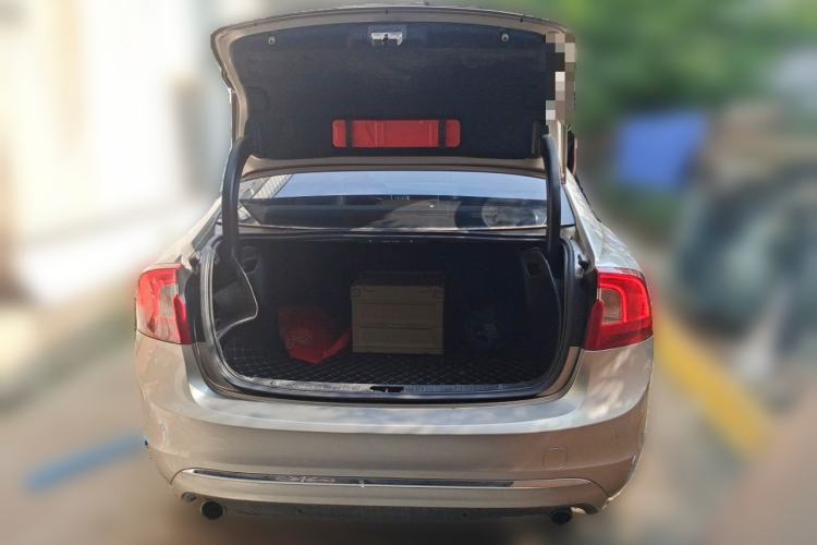 Used Volvo S60 2014 S60L 2.0T Zhiyuan Edition Trunk